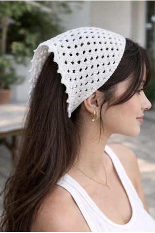 Kadın El Örgüsü Üçgen Bandana Saç Aksesuarı Beyaz
