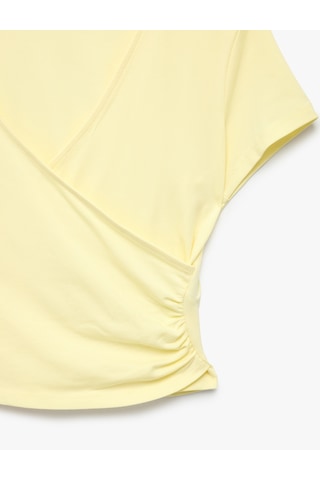 Koton Pamuklu Slim Fit Drapeli Kısa Kollu V Yaka Kruvaze Tişört Sarı 6sak50553ek