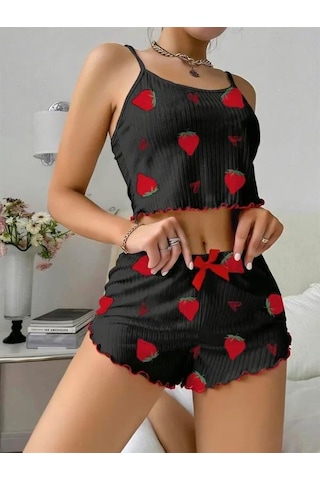 Emvera Kadın Pamuklu Siyah Üstüne Çilek Desen Fitilli Askılı Şortlu Pijama Takımı