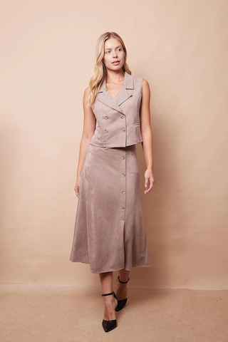 Kadın Hafif Likralı Kadife Kumaş Alman Cepli Dizde Düğmeli Yırtmaçlı Midi Boy Uzun Etek-bej Bej