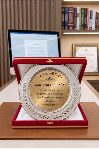 Kadife Kutulu Gümüş Renk Metal Plaket Başak Desenli Kişiye Özel Tebrik Ödül Plaketi Kurumsal Plaketler Kırmızı