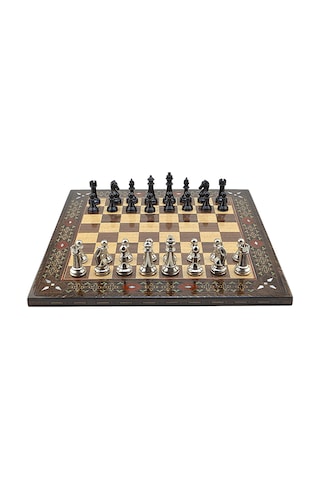 Gifthome Premium Black Metal Klasik Satranç Takımı Ve El İmali Masif Ahşap Düz Ceviz Tahtası 45x45x2 Cm.