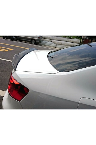 Volkswagen Jetta M4 Spoiler Bagaj Üstü Piano Black Yarasa Siyah
