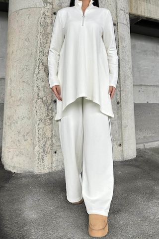 Ekru Asimetrik Kesim, Fermuarlı Bluz & Bol Paça Pantolon - Viskon İki İplik Kumaş Alt & Üst Takım Ekru