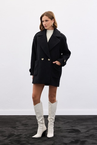 Sateen Buklet Kısa Kaban - Siyah-136592 Siyah