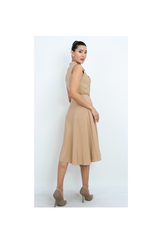 Dorne Moda Çiçek Aksesuarlı Kruvaze Yaka Kemerli Midi Elbise - Düğün - Mezuniyet - Ofis Şıklığı Bej Bej