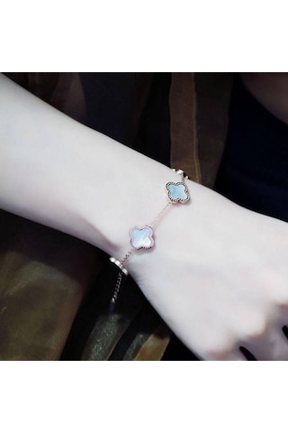 Siyah Moda Titanyum Çelik Dört Yapraklı Yonca Bileklik Basit High-end Beş Kabuk Solmaz Dört Yapraklı Yonca Bileklik Siyah