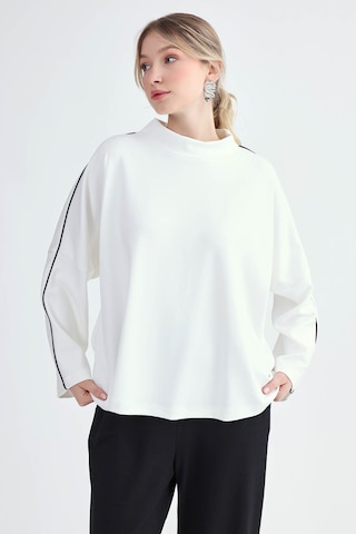 Vitrin Yuvarlak Yaka Kenarı Şeritli Oversize Bluz Ekru