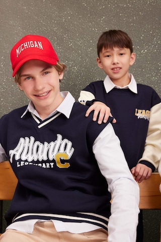 Defacto Erkek Çocuk V Yaka Yazı Baskılı Kalın Süveter C9283A824AUNV245