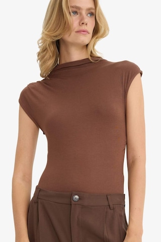 Defacto Slim Fit Dar Kesim Yarım Balıkçı Yaka Çıtçıtlı Body G0314ax25hsbn318 Kahve
