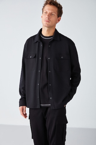 Maze Erkek Özel Dokulu Kalın Kumaşlı Cepli Çıtçıtlı Siyah Ceket