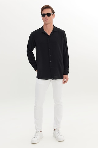 AC&Co / Altınyıldız Classics Erkek Sıyah Comfort Fit Rahat Kesim Hawai Yaka Jakarlı Gömlek Siyah