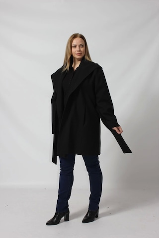 Moda Berray Kuşaklı Yandan Bağlama Detaylı Kapüşonlu Kaşe Kaban Siyah