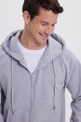 Tudors Erkek Relax Fit Rahat Kesim Pamuklu Tam Fermuarlı Kanguru Cepli Sırt Çantalı Gri Sweatshirt-41904 Gri