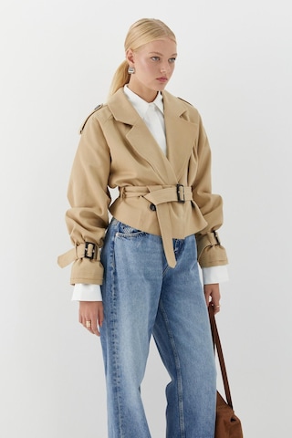 Kemerli Kısa Trenç Bej Bej