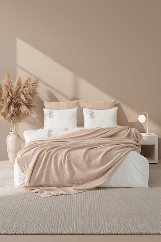 Amara Cappuccino Nakışlı Çift Kişilik %100 Pamuklu Nevresimli Pike Seti - 7 Parça Çeyiz Seti Cappuccino