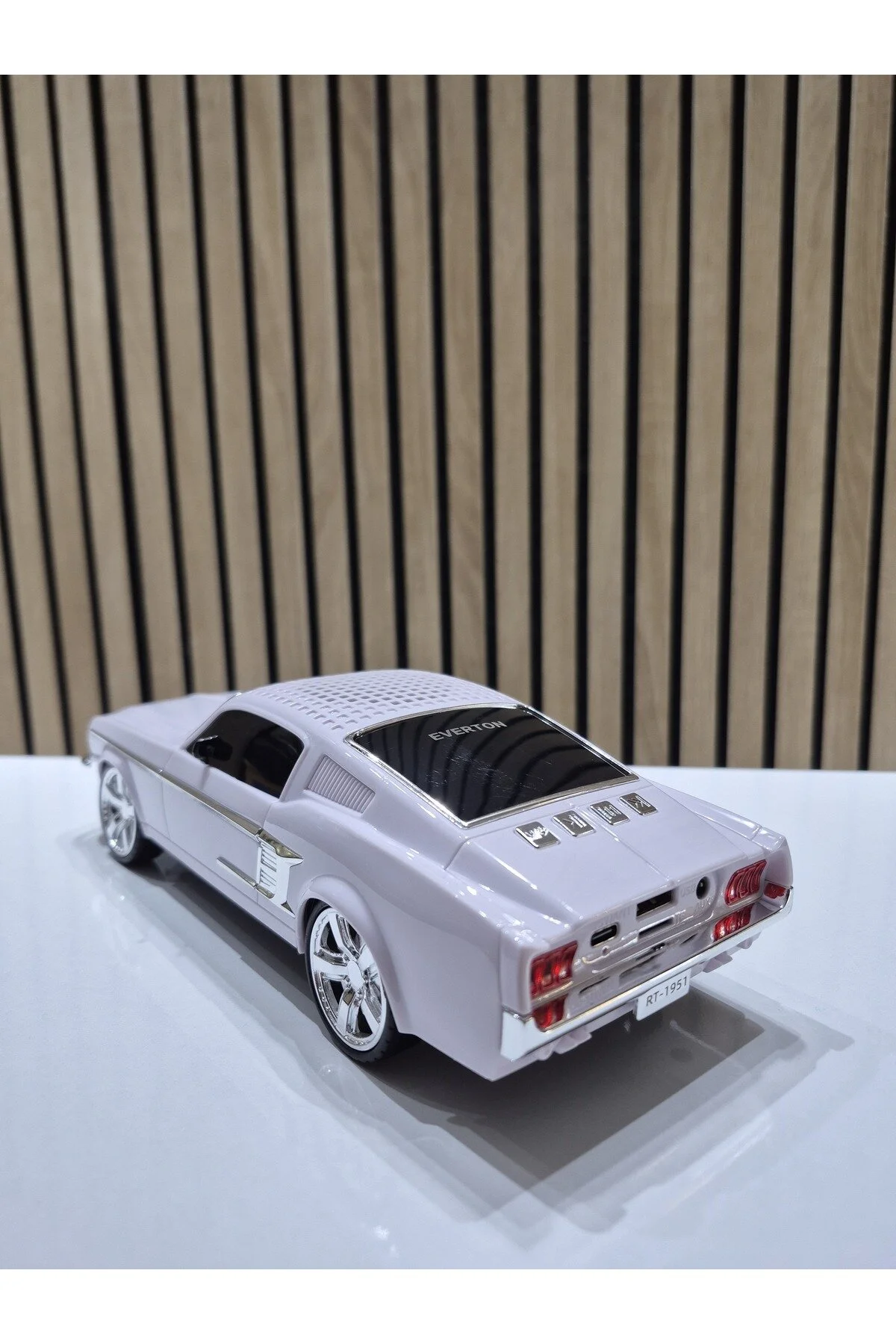 Rt-1951 Beyaz White Arabalı Bluetooth Fm-usb-tf-aux Şarjlı Nostaljik Radyo