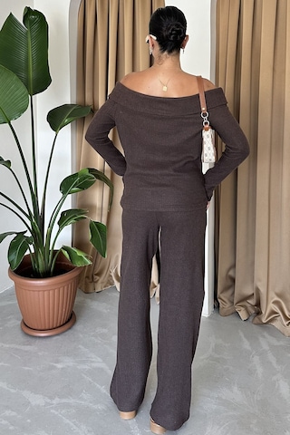 Modagen Selanik Kumaş Madonna Yaka Alt Üst Pantolonlu Takım Kahve