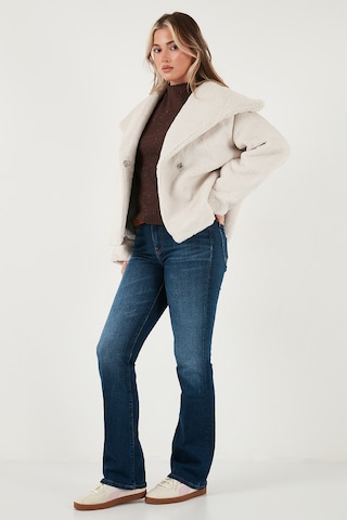 Lela Oversize Geniş Yaka Çıtçıt Düğmeli Astarlı Peluş Bayan Mont 6839623 Beyaz