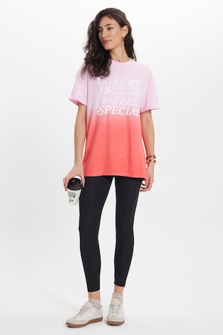 Tudors Kadın Slim Fit Dar Kesim %100 Pamuk Bisiklet Yaka Kısa Kollu Baskılı Pembe Tişört-50569