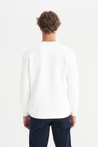 Wrangler Erkek Mid Logo Sweatshirt Off White Çok Renkli