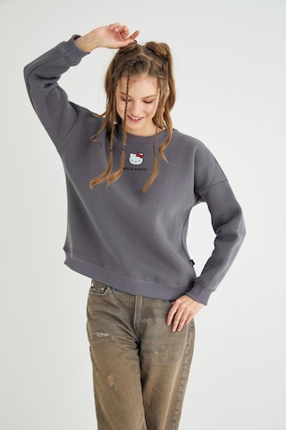 Hello Kitty Lisanslı Baskılı Kalın Oversize Fit Gri Sweatshirt Renkli