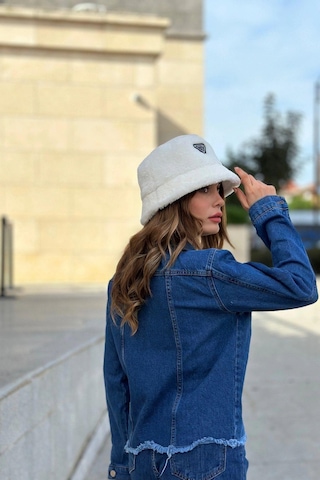 Kadın Mavi Çift Cepli, Eteği Püsküllü, Kaliteli Jeans Kumaş, Rahat Kesim, Kot Ceket Mavi
