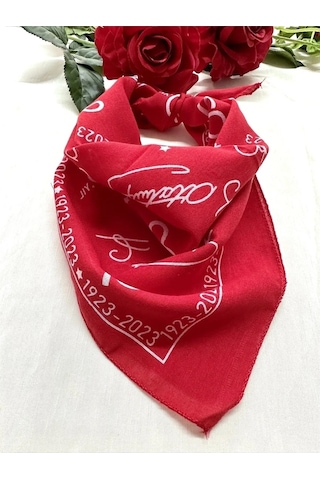 Herşey Nota Kırmızı Atatürk Silüetli Ve Imzalı Pamuk Kumaş Fular Çok Renkli