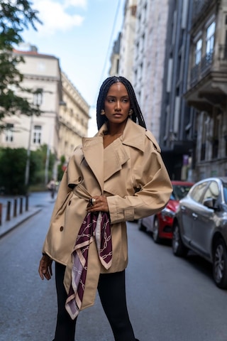 Mai Collection Mai Studios Co. Tyra Camel Kemerli Kısa Trençkot CAMEL