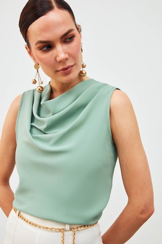Sateen Degaje Yaka Kolsuz Bluz - Çağla Yeşili