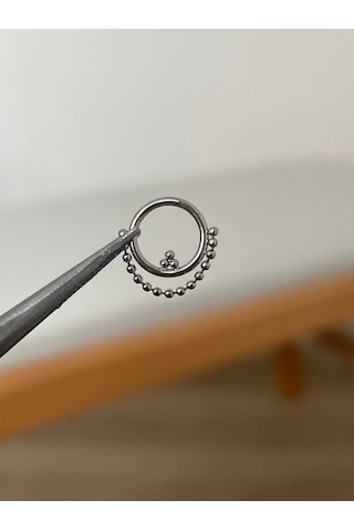 316 L Cerrahi Çelik Sallantılı Top Zincir Detaylı Halka Kıkırdak Helix Tragus Piercingi Gümüş