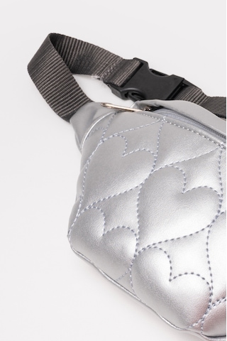 İcone Bag Icone Çocuk Kalp Kapitone Detaylı Bel Çantası Gümüş