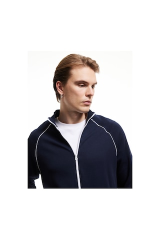 Koton Uzun Kollu Pamuk Karışımlı Cep Detaylı Biyeli Fermuarlı Sweatshirt Lacivert 5sam70036mk Lacivert