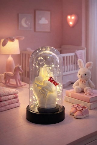 Fanus İçinde Bebek, El Figürü Ve Welcome Baby Yazı Detayı İle Peri Led Dekor Yeni Doğan Hediyesi Beyaz