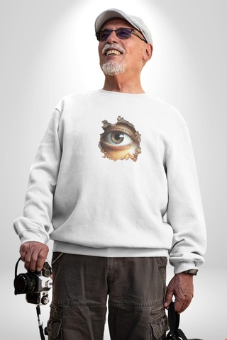 Duvardan Biri Bizi Gözetliyor Unisex Beyaz Baskılı Sweatshirt Beyaz