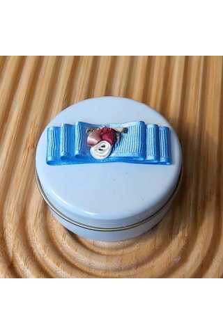 Uretti - Ayşe 7362 1799 El Yapımı Kahve Kokulu Metal Kutuda Mum - 3 X 7 Cm Beyaz