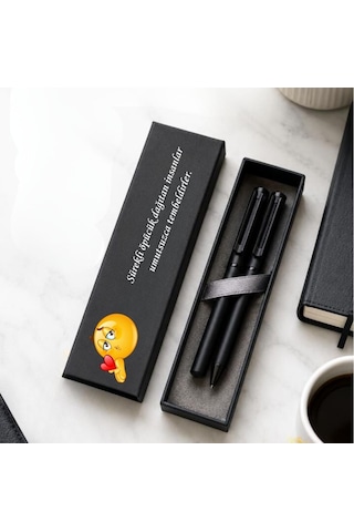 İsme Özel Mat Siyah İkili Roller Kalem Seti - Emoji Ve Özlü Söz Baskılı Özel Kutulu Hediye