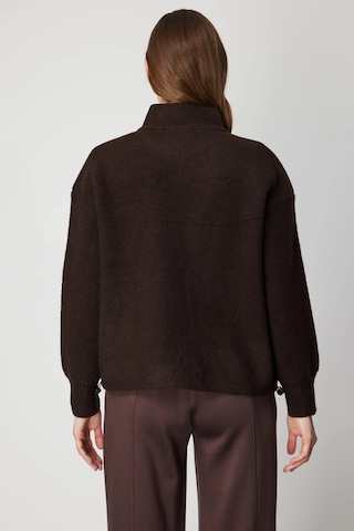 On Fashion Kadın Beli Lastikli Dik Yaka Fermuarlı Kahverengi Hırka 60937 Kahve