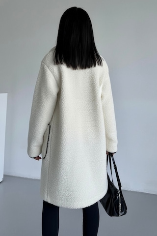 Hiramir Peluş Rahat Kalıp Mont Beyaz Ks2506 Beyaz
