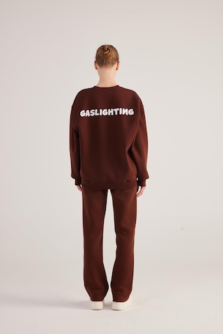 Holly Lolly Oversize Kesim Unisex Gaslighting Sweatshirt Kahve