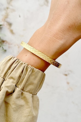 Yaprak Desenli Gold Çelik Kelepçe Bileklik Altın