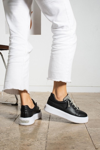 Shoetek Lasmiya Kadın Sneakers Taşlı Bağcıklı Spor Ayakkabı Siyah Deri Siyah