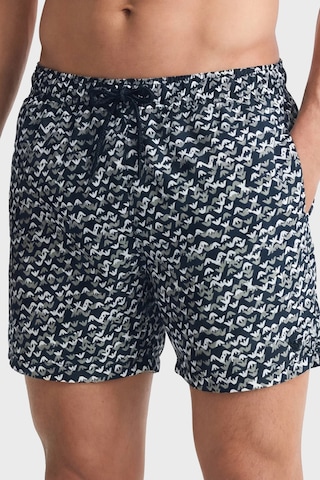 Emporio Armani Erkek Mayo Short Em000583 Af20440 Fb356 Lacivert Lacivert