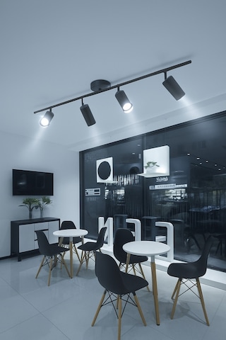 Koal Avize Spoti 4'lü Siyah Renk Beyaz Işık Modern Tasarım Salon - Mutfak - Banyo Spot Ledli Sıralı Avize Siyah Siyah