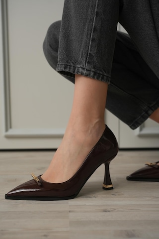 Esatsani Kahverengi Rugan Gold Toka Detaylı Sivri Burun 9 Cm Topuklu Rara Stiletto Kadın Ayakkabı Kahverengi