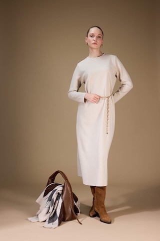 Defacto Regular Fit Bisiklet Yaka Uzun Kollu Kemerli Maxi Elbise G1885ax25wnbg387 Bej-bg387
