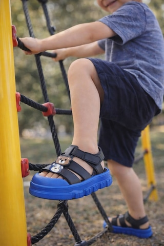 Kid's World Erkek Çocuk Sandalet Cırtlı Ortopedik Rahat Yazlık Ayakkabı Kaymaz Taban Siyah