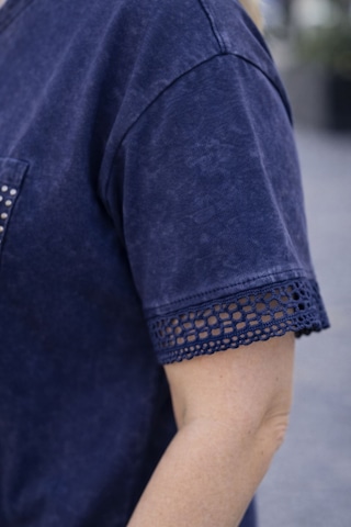 Cedy Denim Cedy - Kadın Özel Tasarım Esnek, Pul Payet, Dantel Detaylı Yıkamalı Büyük Beden Tişört Lacivert