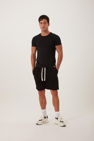 Erkek Golf Nakışlı 2 Iplik Şort Siyah