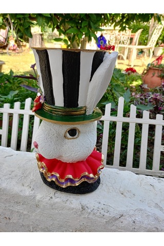 Tavşan Saksı, Kraliyet Asaleti Siyah Beyazın Düşü